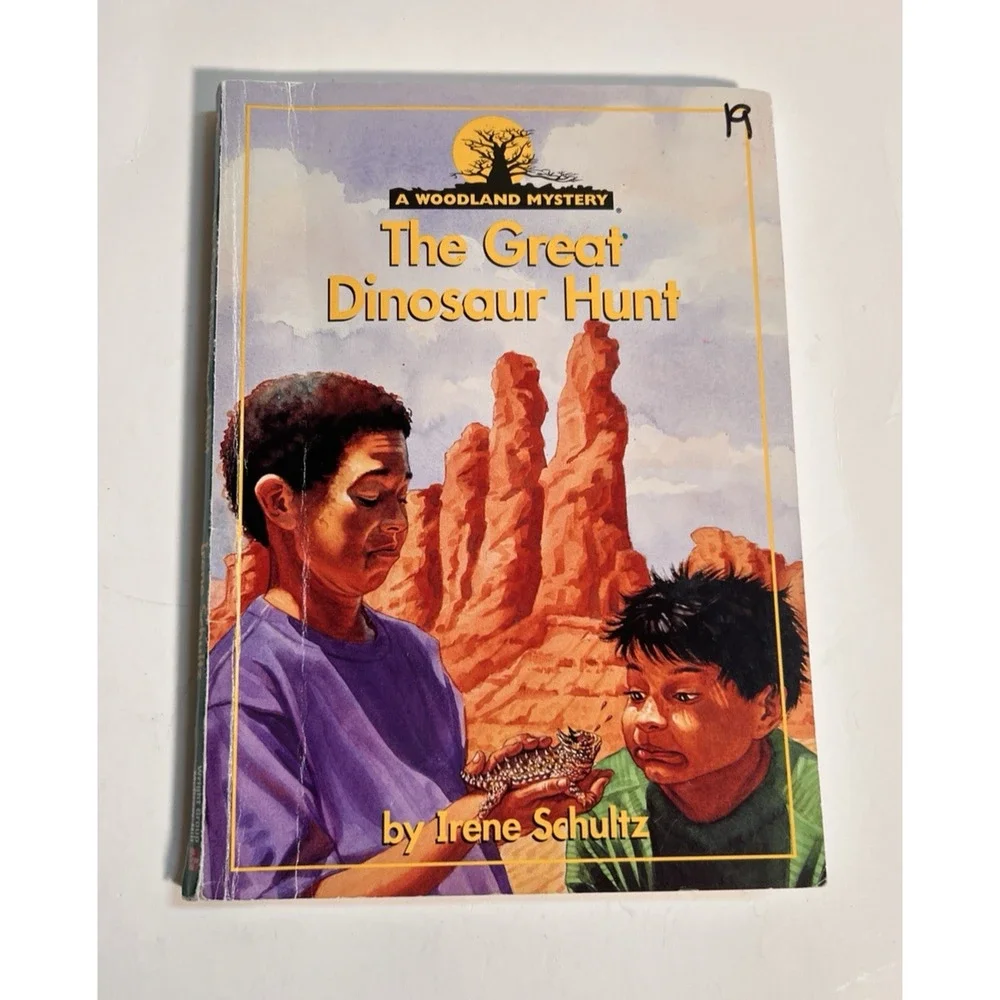 A Woodland Mystery: The Great Dinosaur Hunt (Paperback, 1996) By Irene Schultz